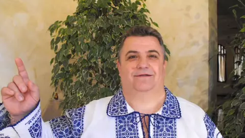 Este doliu în muzica populară românească! Un îndrăgit cântăreț a murit în condiții suspecte