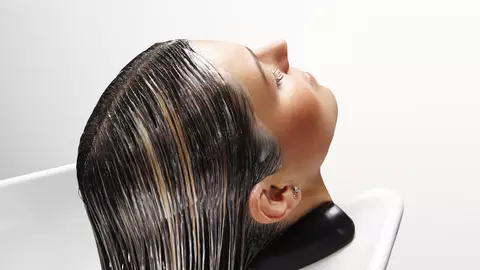 Tratamentul natural care regenerează părul complet în doar 30 de zile! Stimulează creșterea și hrănește firele deteriorate