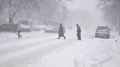 Iarna se întoarce în mare parte din țară! Cod galben de ninsori abundente și vânt puternic! Care sunt zonele afectate