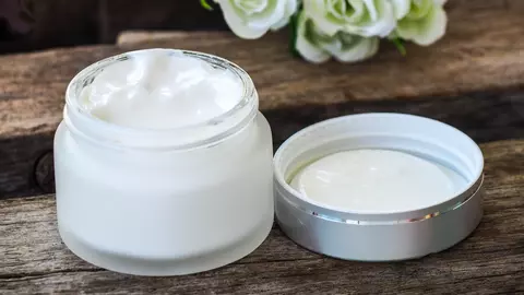 Cum să-ți faci acasă o cremă naturală de față din ceai verde? Hidratează în profunzime pielea și elimină ridurile