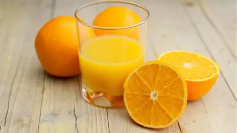 De ce nu este indicat să consumi suc de fructe la micul dejun? Obiceiul care îți poate pune sănătatea în pericol