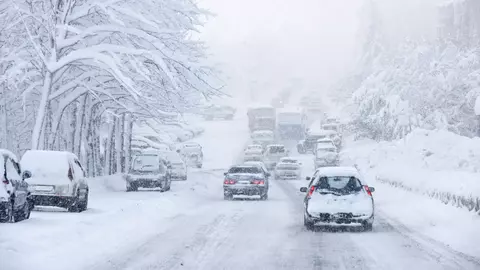 Iarna a revenit în forță în toată țara! Meteorologii au emis o informare de vreme rea, ninsori și vânt puternic