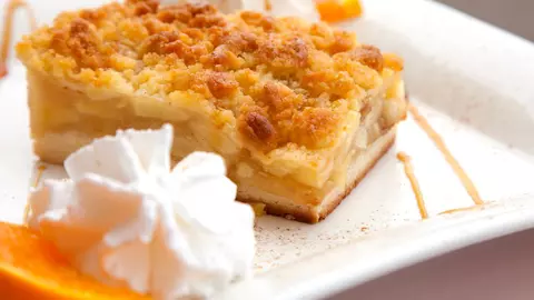 Prăjitură cu mere de post cu griș. Rețetă delicioasă care se face rapid și ușor