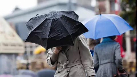 Vremea se strică la început de weekend. Jumătate de țară, sub cod galben de vânt și ploi abundente