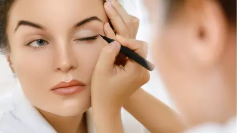 Cum aplici tușul în această primăvară pentru a-ți scoate ochii în evidență?