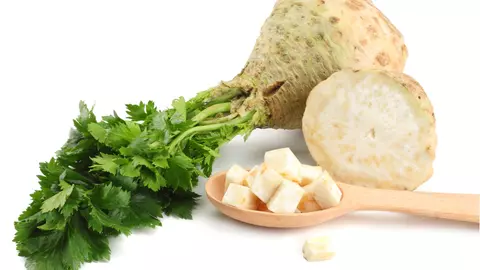 De ce nu trebuie să îți lipsească țelina din alimentație în această primăvară? Bolile pe care le poți preveni dacă o consumi în mod constant