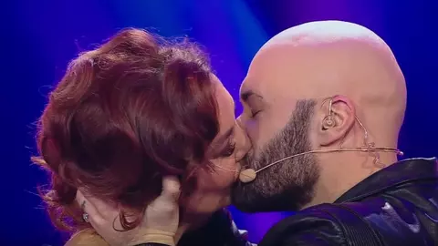 Scene surprizătoare, la emisiunea iUmor! Mihai Bendeac și actrița Veronica Gheorghe s-au sărutat pasional
