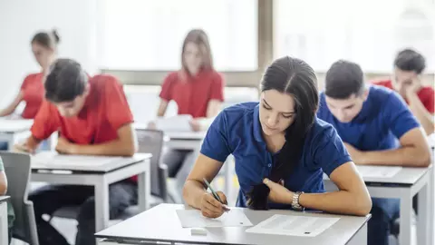 Simulare Bacalaureat 2018. Subiecte și baremul de rezolvare la matematică