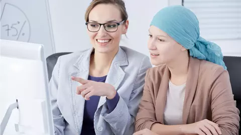 Cum poți reduce cu 20% riscul de a te îmbolnăvi de cancer? Specialiștii au descoperit vitamina care luptă împotriva celulelor canceroase