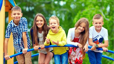 5 trucuri care te ajută să crești un copil fericit