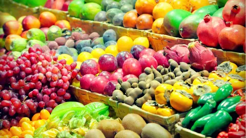 Alimentele care conțin o cantitate mare de pesticide. Favorizează apariția cancerului, infertilității și obezității