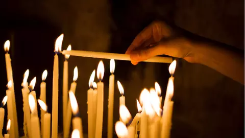 Ce puteri au lumânările aprinse în Joia Mare? Uite cum le poți folosi în restul anului