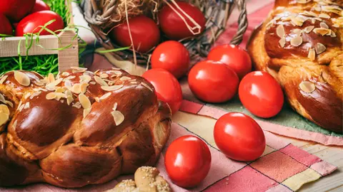 Cozonac cu nucă şi scorţisoară. Rețeta delicioasă care nu ar trebuie să lipsească de pe masa de Paște
