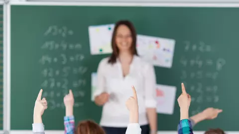 Începe Evaluarea Națională pentru elevii de clasa a II-a! Cum îți poți ajuta copilul să depășească emoțiile primului examen