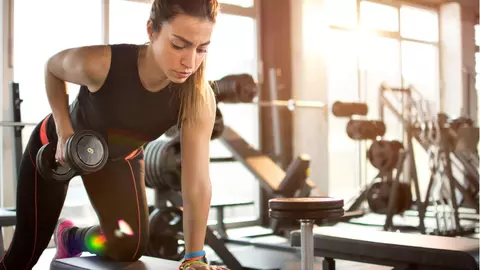 Exercițiile care te ajută să ai un bust perfect. Instructorul de fitness Bogdan Brândușa îți explică cum trebuie să procedezi pentru a-ți ridica și tonifia sânii