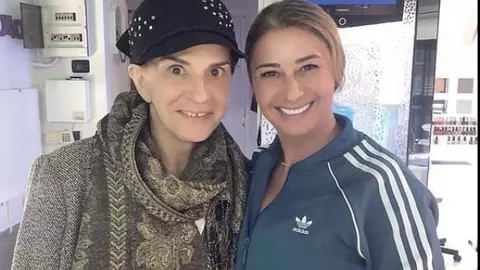 Ionela Prodan este în stare critică! Fiica ei, Anamaria, stă lângă ea zi și noapte: „Doarme pe un scaun din salon”