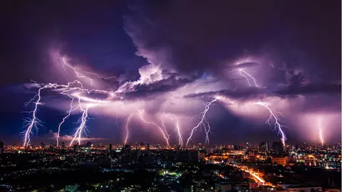 Vremea se schimbă radical! Meteorologii au emis un cod galben de furtuni însoțite de grindină în mai multe zone