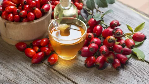 Cum te ajută uleiul de măceșe să ai o piele frumoasă și sănătoasă?