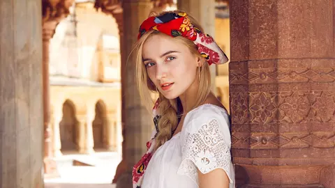 Ce accesoriu să porți vara asta pentru a obține un look chic? Se potrivește oricărei femei!