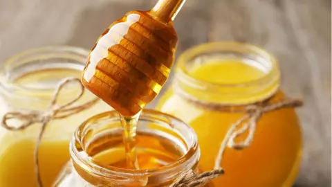 Cum te ajută mierea de Manuka să spui adio simptomelor neplăcute cauzate de alergiile de sezon