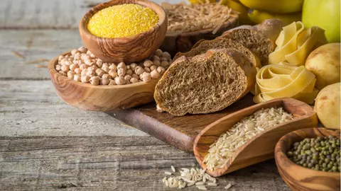 Cum îți dai seama că organismul tău are nevoie de mai mulți carbohidrați. Uite ce se întâmplă atunci când îi elimini definitiv din alimentația ta