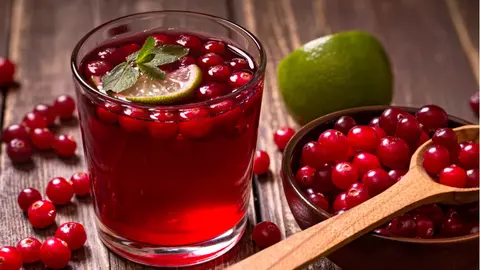 Cât de eficient este sucul de merișoare în tratarea infecțiilor urinare? Tratamentul natural la care apelează o mulțime de femei