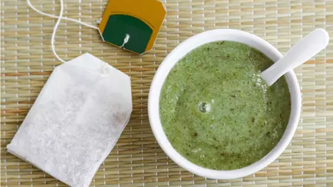Scrub pentru ten cu ceai verde făcut în casă! Exoliază eficient pielea și îi oferă strălucire