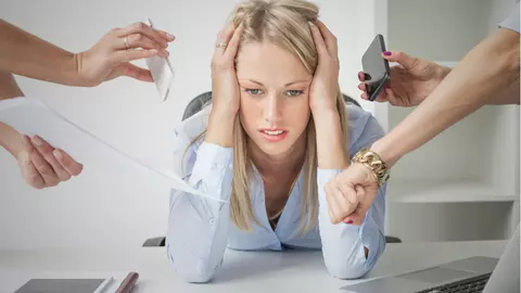 Burnout? La ce boli ești predispus dacă te simți epuizat profesional?