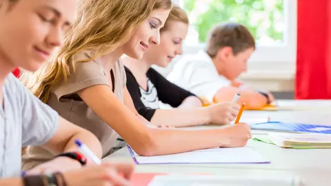 Când începe vacanța de vară 2018 și cate weekenduri prelungite mai au elevii în acest an școlar