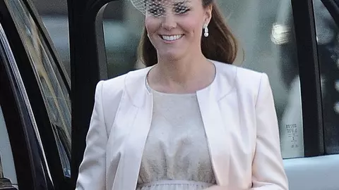 (P) Cum previne și tratează Kate Middleton vergeturile în timpul sarcinii și după naștere