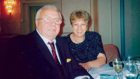 Alexandru Arșinel, declarație emoționantă despre soția sa imobilizată într-un scaun cu rotile: „Doamne, ajută-mă”
