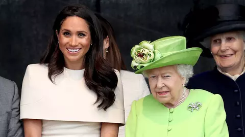 Meghan Markle, pusă în dificultate în timpul vizitei alături de regina Elisabeta a II-a. Ce s-a întâmplat?