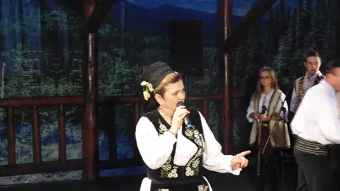 Nicoleta Voica s-a măritat a patra oară, la 62 de ani! Cum s-a îmbrăcat cântăreața de muzică populară la cununia civilă