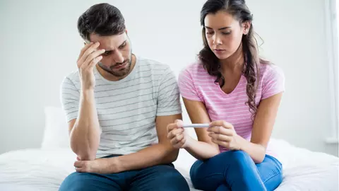 Fertilitatea scade într-un ritm accelerat în România. Care sunt cauzele care îi împiedică pe români să devină părinți?
