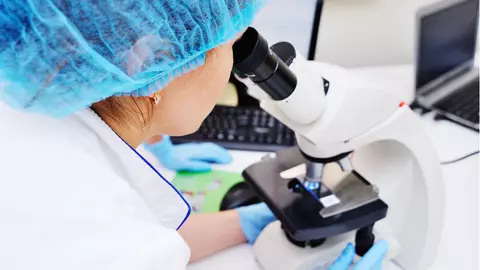 Ce este biopsia? Tot ce trebuie să știi despre această procedură medicală