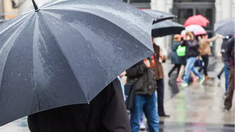 Temperaturi de toamnă în luna iunie! Cod portocaliu de ploi torențiale în următoarele zile