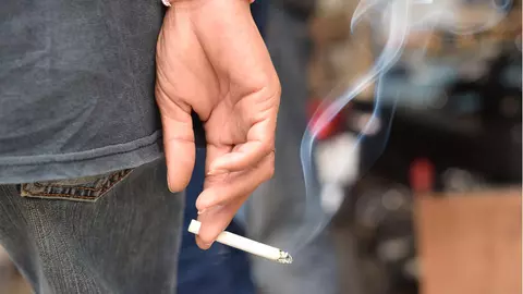 Fumatul, principala cauză care determină apariția unui anumit tip de cancer. Efectele nocive ale acestui obicei