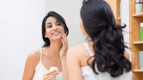 (P) Gerocossen îți prezintă crema antirid cu extract de melc, ingredientul-minune care combate ridurile feței