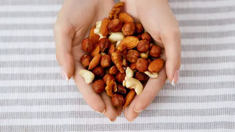 Ce cantitate de nuci ar trebui să consumi zilnic pentru a preveni diabetul de tip 2?