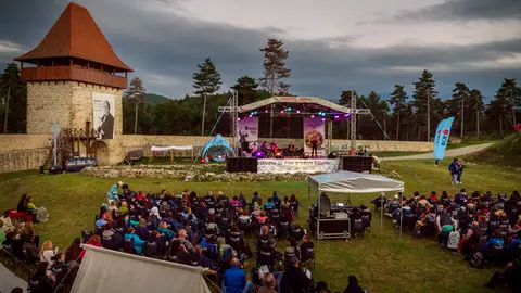 Petrece o vacanță cu film și istorie la Râșnov! Festivalul de Film și Istorii prezintă 40 de filme și 17 concerte, cu acces gratuit