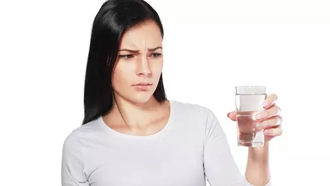 Ce se întâmplă în corpul tău dacă nu bei suficientă apă?