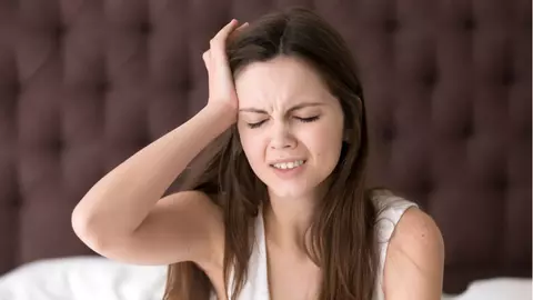 De ce amețești atunci când te ridici brusc? Cele mai frecvente cauze care duc la apariția acestui simptom