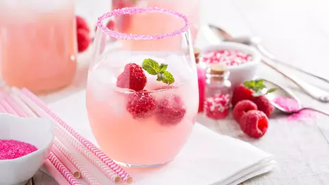 3 rețete de limonadă cu fructe de care te vei îndrăgosti vara asta. Uite cât de simplu le prepari