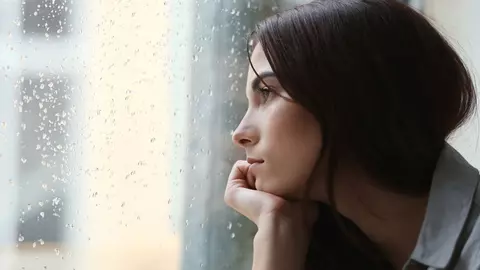 Personalitatea depresivă: prin ce se caracterizează și cum trebuie să ne purtăm cu ea