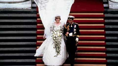 Prințesa Diana a avut o rochie de mireasă de rezervă, despre care nici măcar ea nu știa