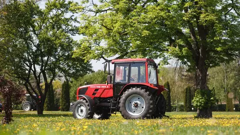 Tractorul 100% românesc va ieși curând pe porțile unei uzine din Reghin, la 15 ani după ce românii uitaseră cum se fac mașinile agricole