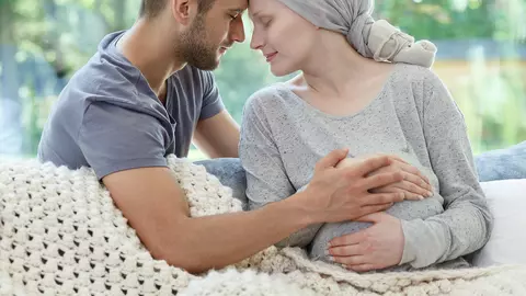 Femeile cu cancer de col pot deveni mame