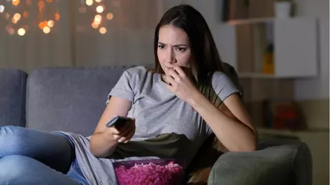 La ce pericol te expui atunci când urmărești imagini șocante la TV? Uite de ce ar trebui să eviți aceste programe