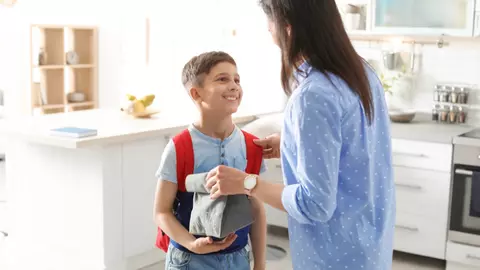 Cum îţi pregăteşti copilul pentru începerea anului şcolar: 4 lucruri importante de ştiut