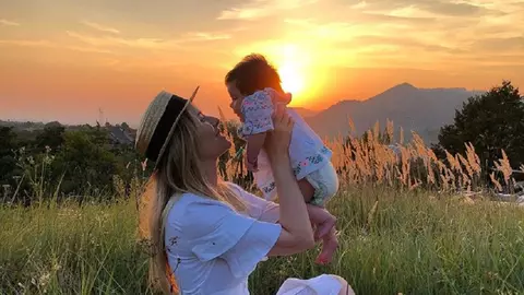Cum arată fetița Laurei Cosoi? Este prima oară când vedeta îi fotografiază chipul!